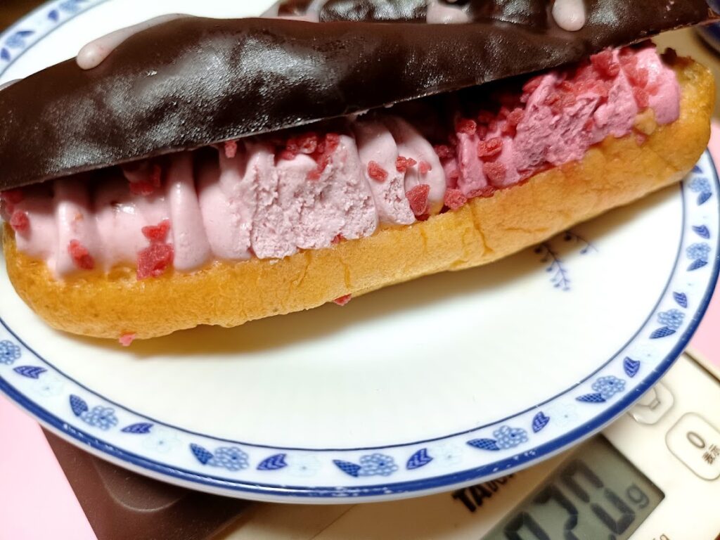 クワトロいちごエクレア　実物