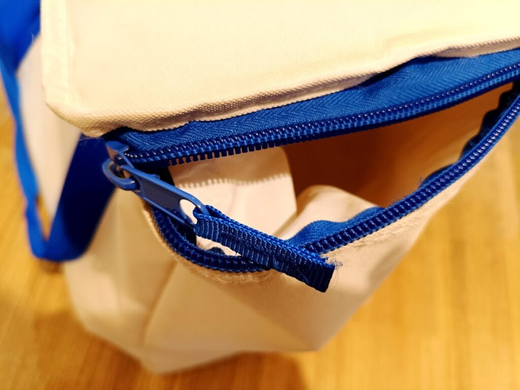 コストコ保冷バッグ　チャック