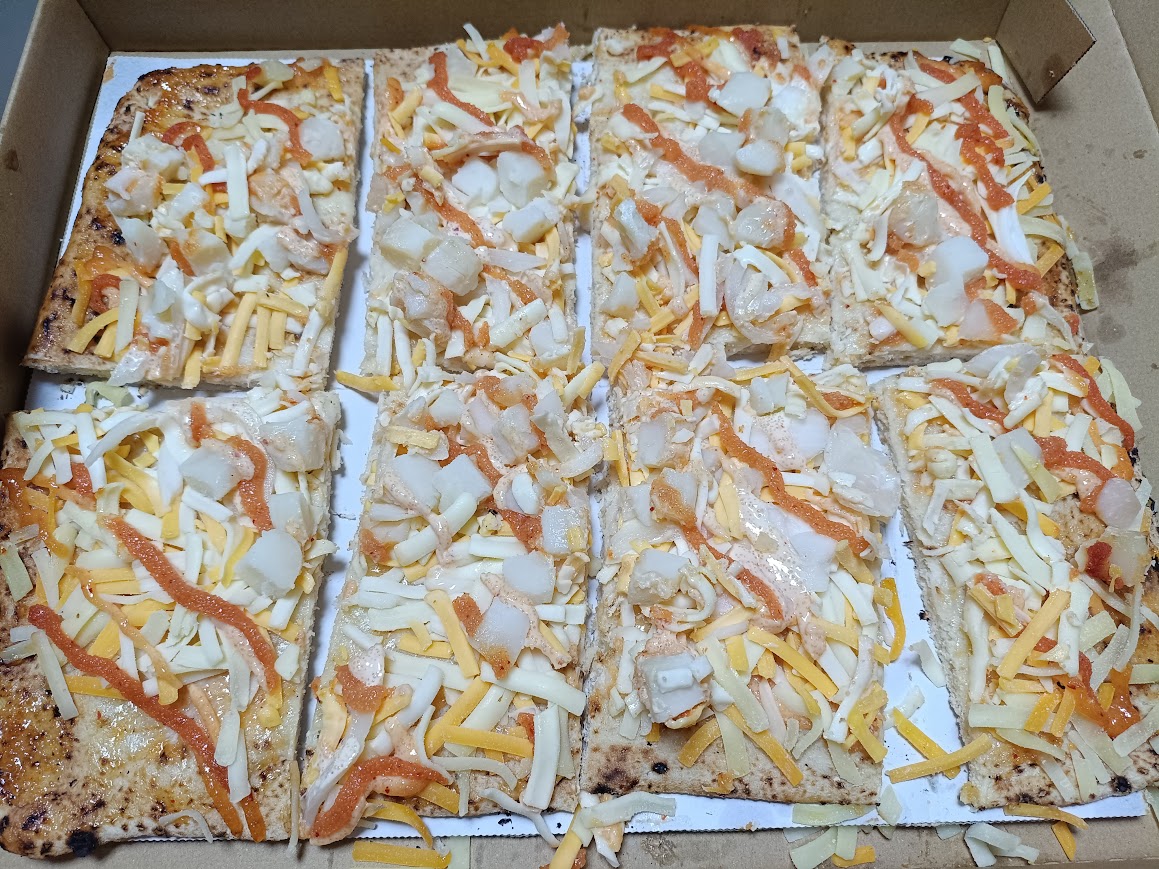 コストコ明太子マヨピザ 8等分にカットした状態