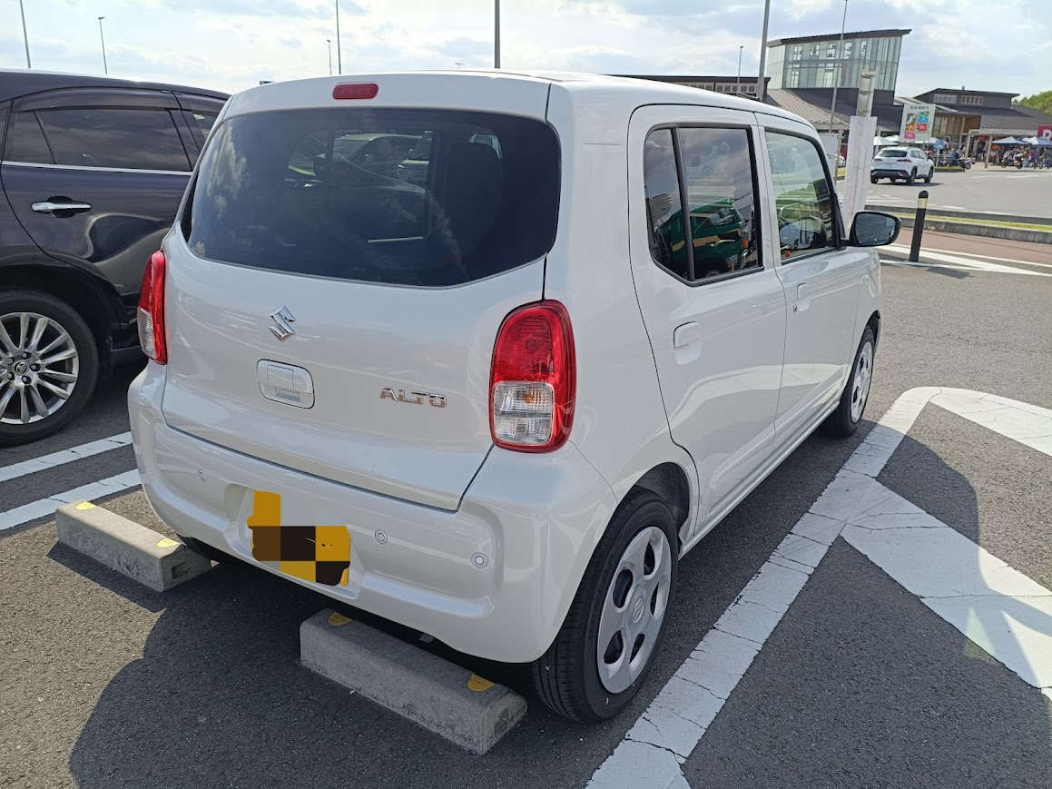 道の駅駐車場に停まったアルト