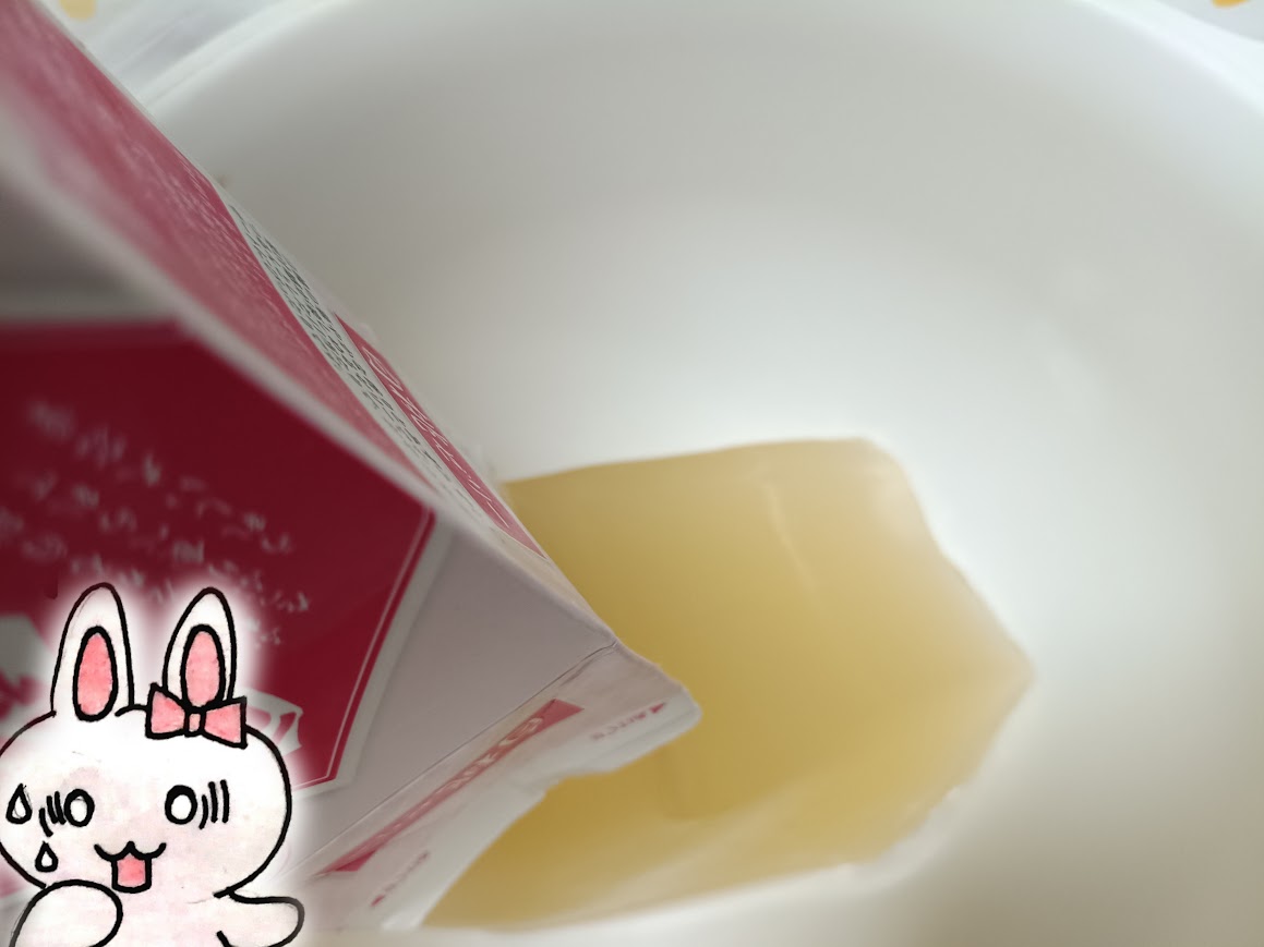 業務スーパー 白桃ゼリー ボウルに取り出した様子