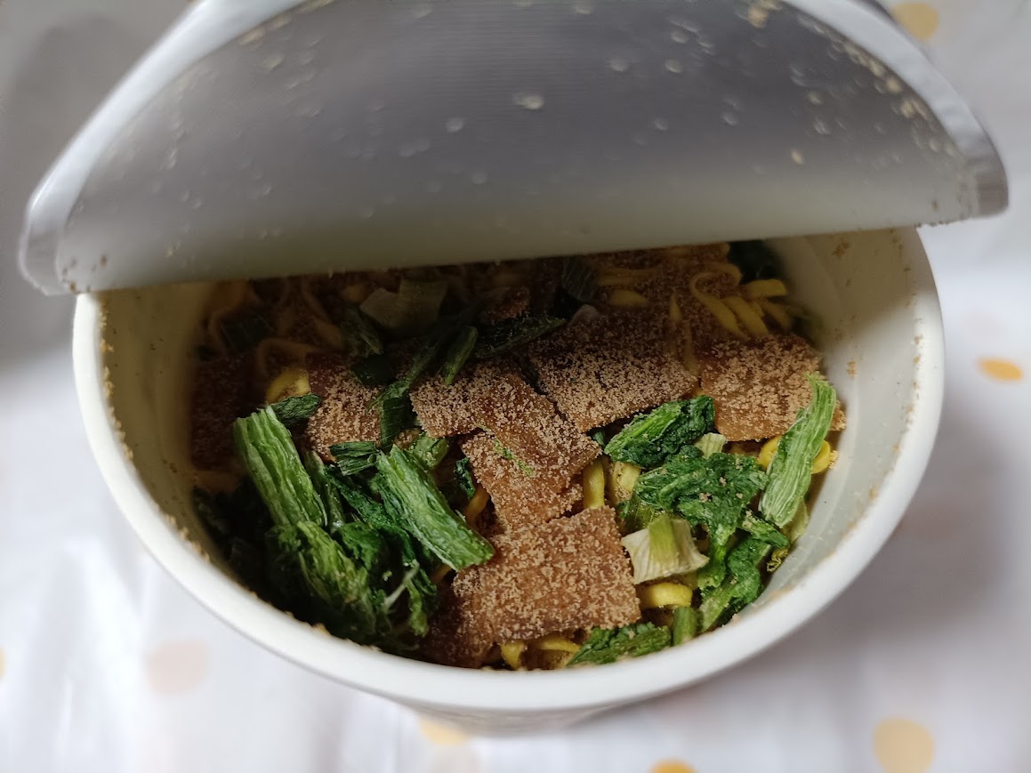 横浜豚骨醤油ラーメン 開封 乾燥具材 ほうれん草