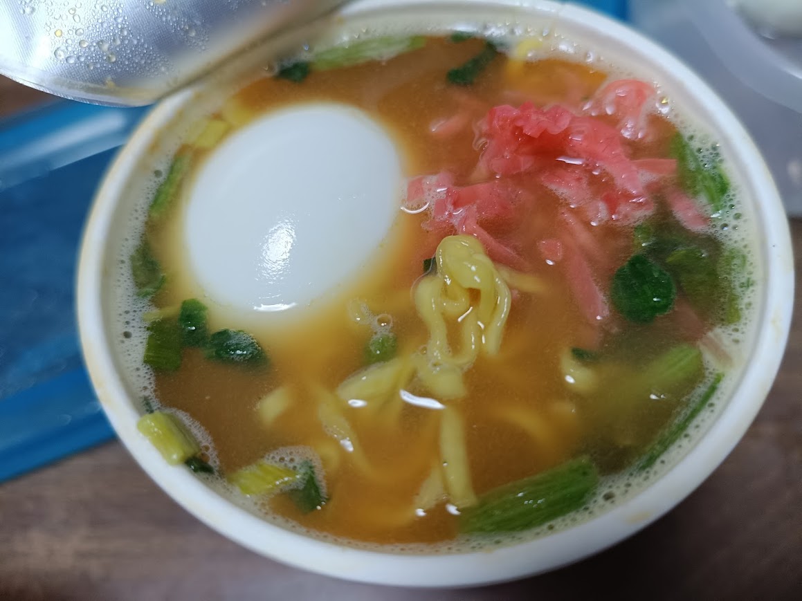 横浜豚骨醤油ラーメン トッピング 温泉卵 紅生姜