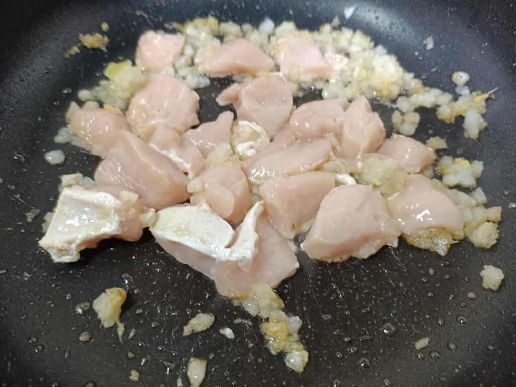 姜葱醤と鶏むね肉を使った簡単レシピの調理写真