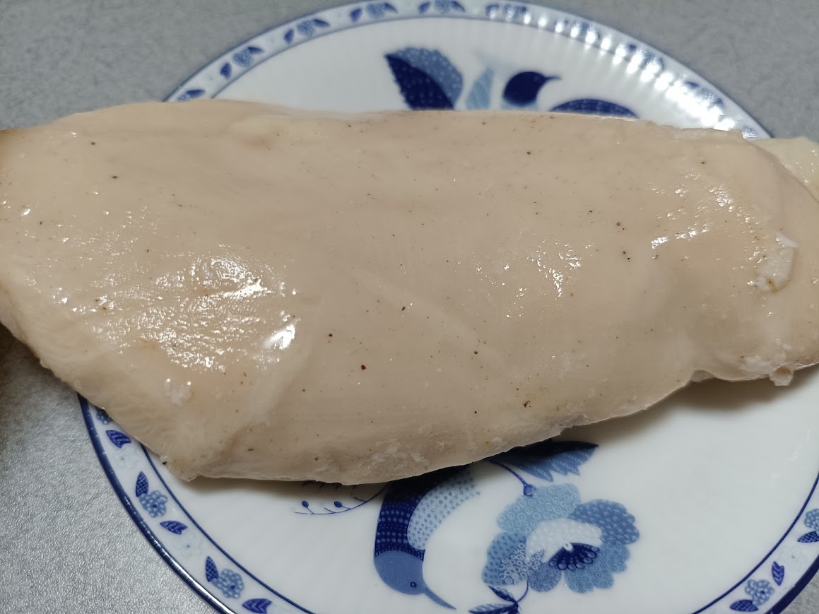 蒸し鶏+雑穀ごはん+サラダの1500kcalランチ