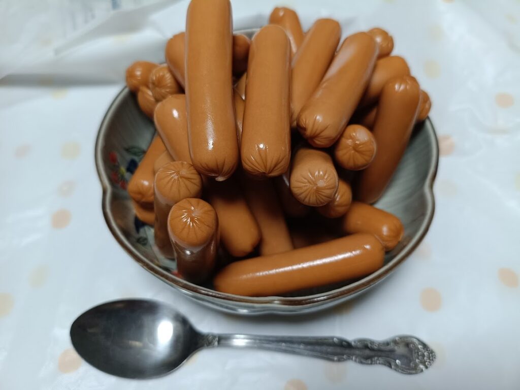 開封したスーパーウインナーの中身