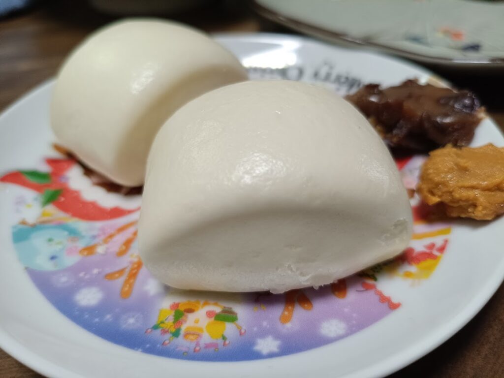 業スーマントウをお皿に乗せて久世福の２種類を味付けさせた画像