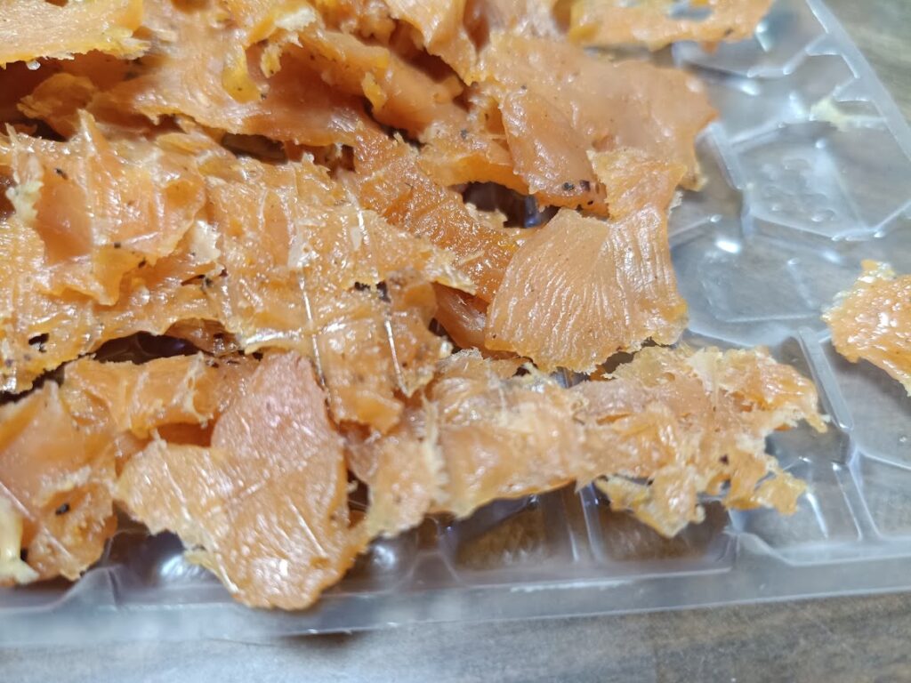 開封した鶏ササミジャーキーの中身