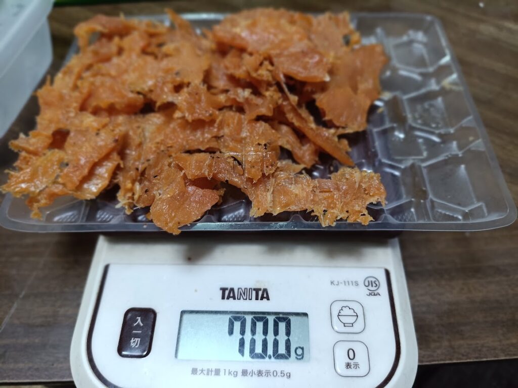鶏ササミジャーキーをキッチンスケールで実測 70.0g