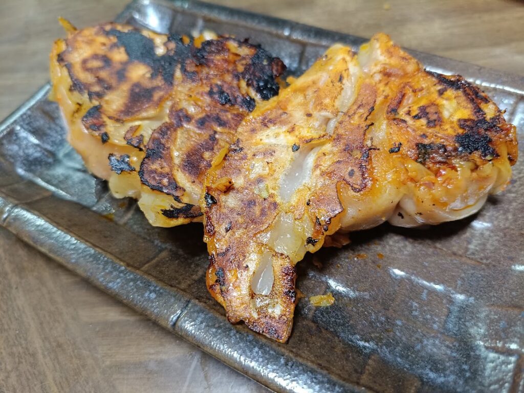 やみつきキムチ餃子の開封後(赤い皮のキムチ餃子)