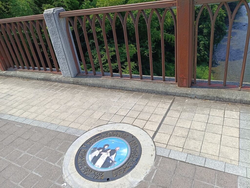 「あの花」旧秩父橋のマンホール1