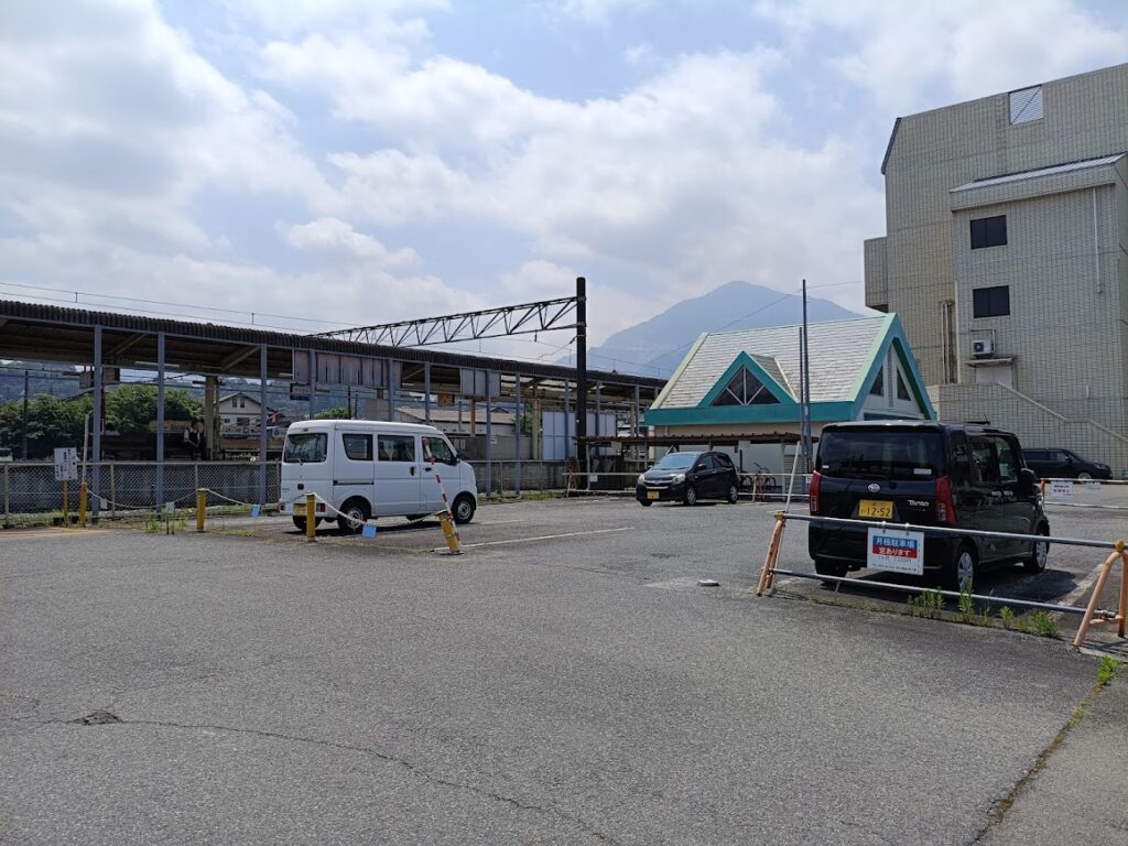 タイムズ駐車場から武甲山が見える