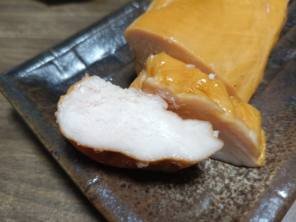 肉のハナマサ スモークチキンを切った断面