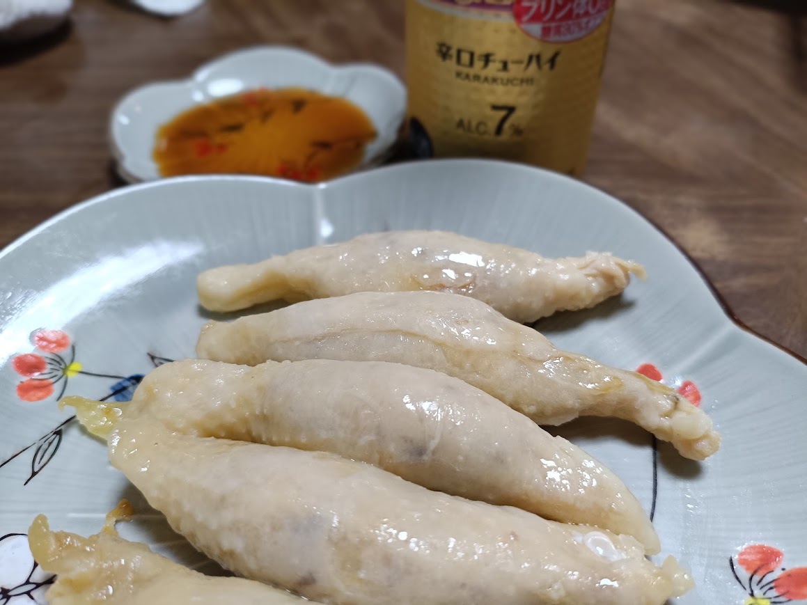 業務スーパー鶏皮ぎょうざを蒸した完成品とポン酢
