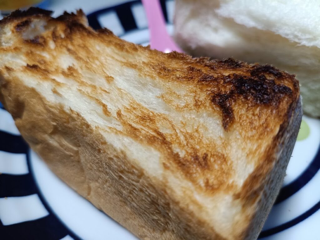 業務スーパー 天然酵母食パンをトーストした様子