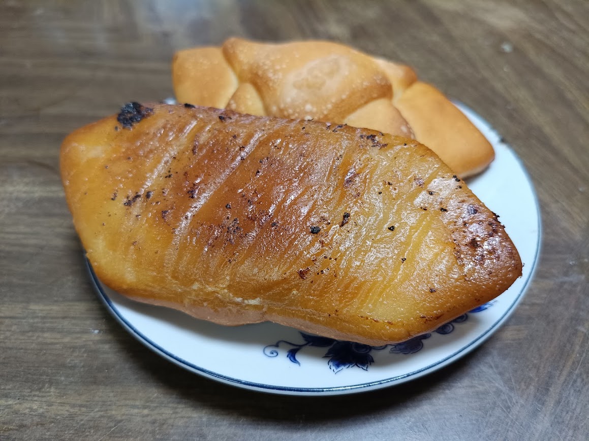 コストコ塩パンをリベイクしたあとの焼き目