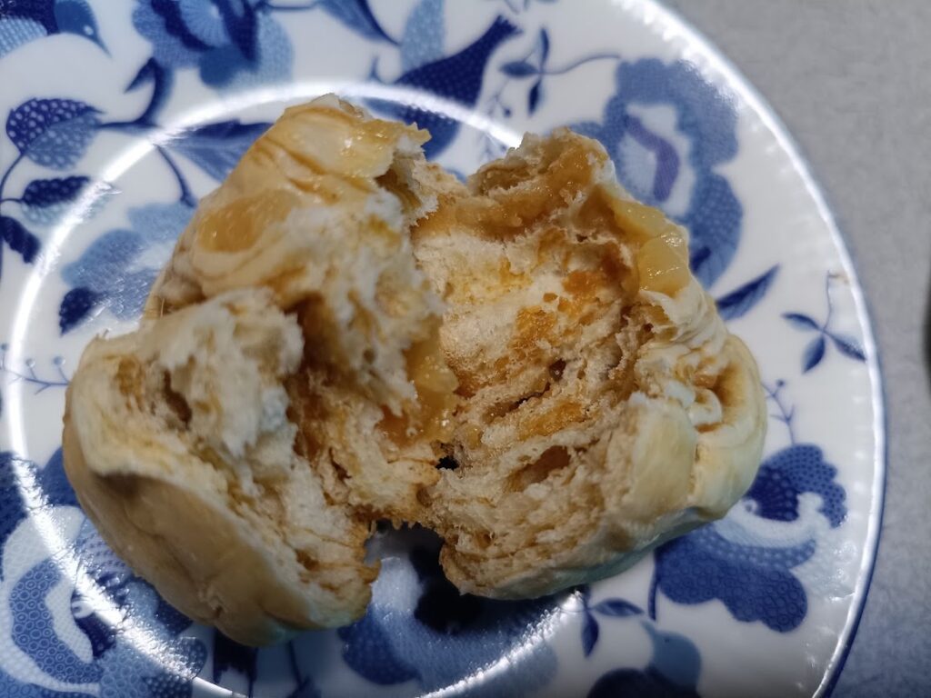 もっちキャラメルロールの実食画像
