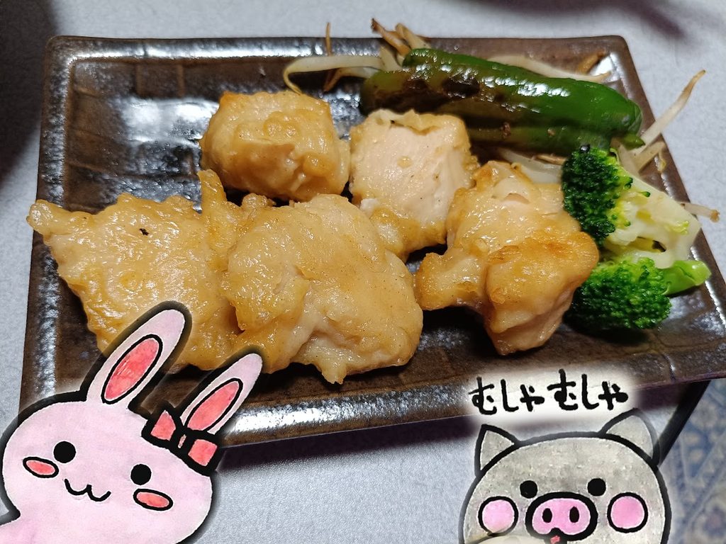 あっさり唐揚げを野菜と一緒に盛り付けた様子