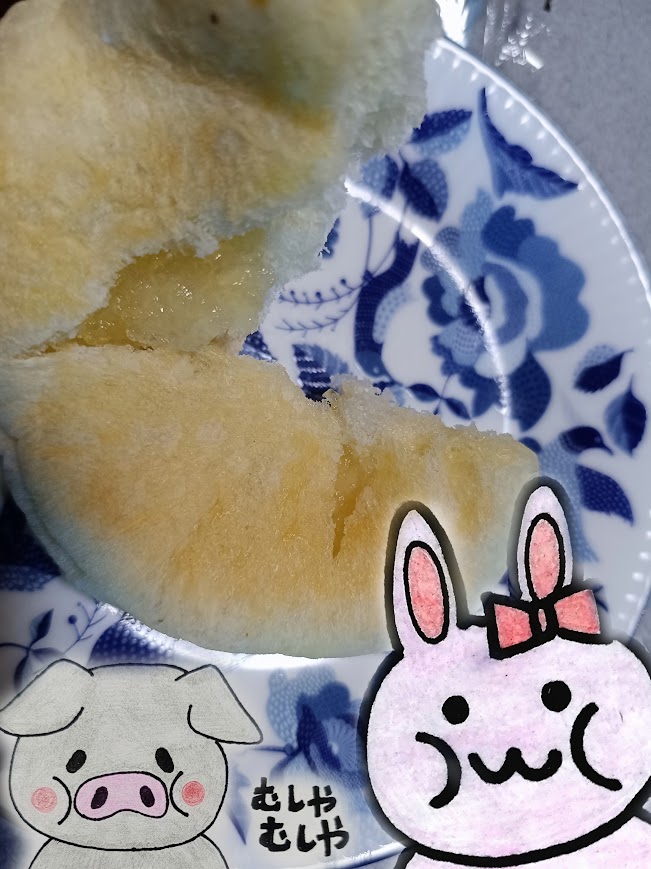 セブンイレブン じゅわっとしたハチミツパンの実食画像とうさとぶーのコラボ画像