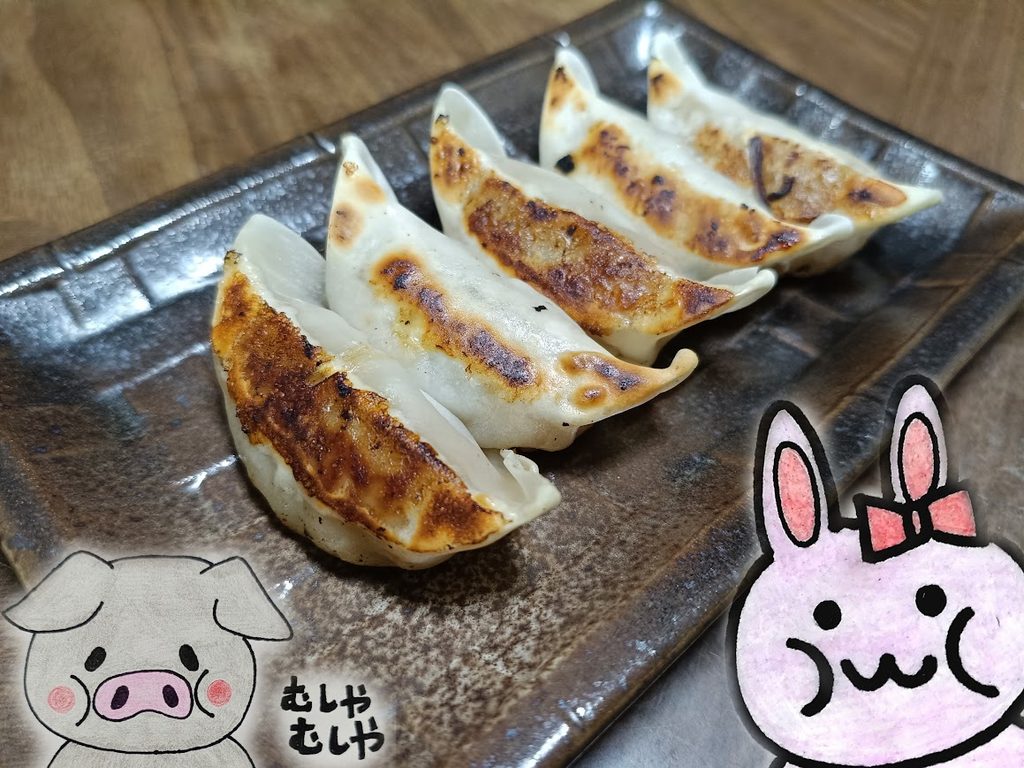 焼き上がった肉汁あふれる生餃子