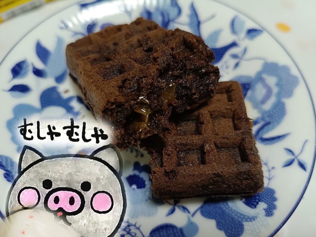 塩キャラメルクリームのソフトワッフルの断面(キャラメルが見える)