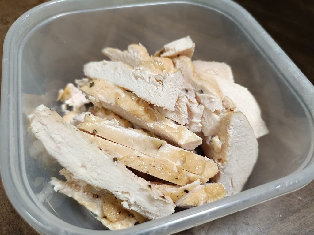 冷蔵保存した蒸し鶏の残り