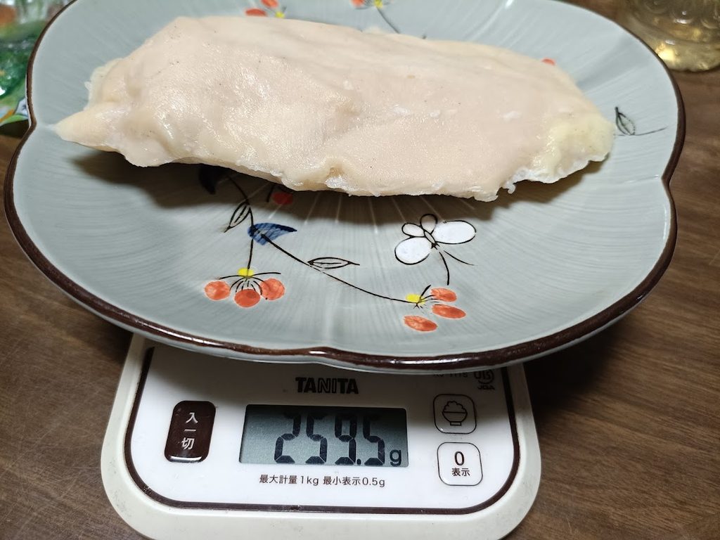 解凍後のサラダチキンを計量すると259.5g