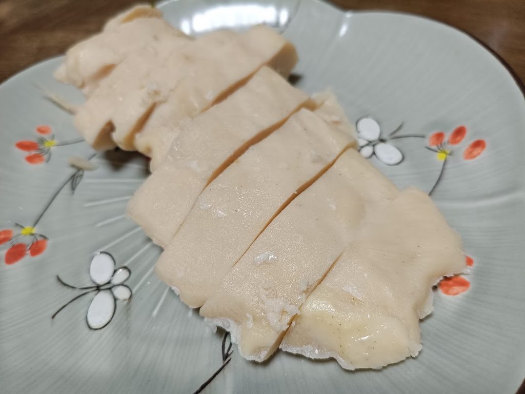 お好みの大きさにカットしたサラダチキン