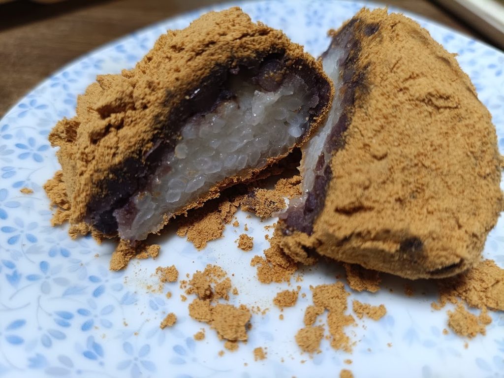 カットしたきなこおはぎの断面