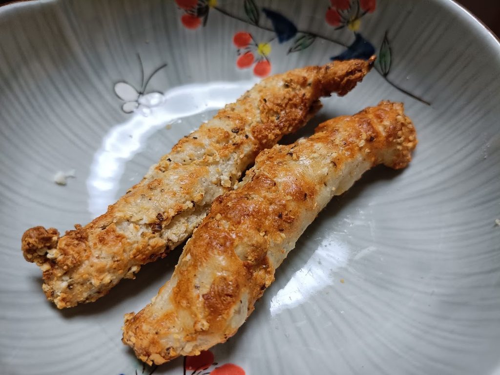 ノンフライヤーで調理したスパイシーチキンスティック