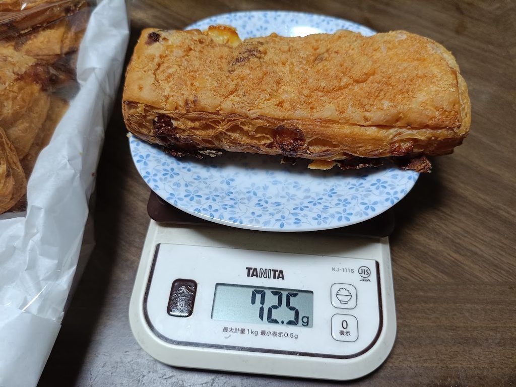 1個をTANITAのスケールで計量(72.5g)