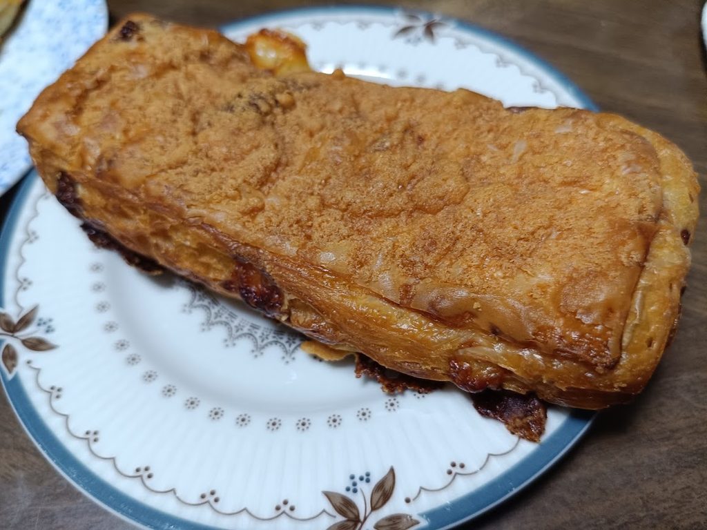 トースターで焼き上がったチーズパフデニッシュ