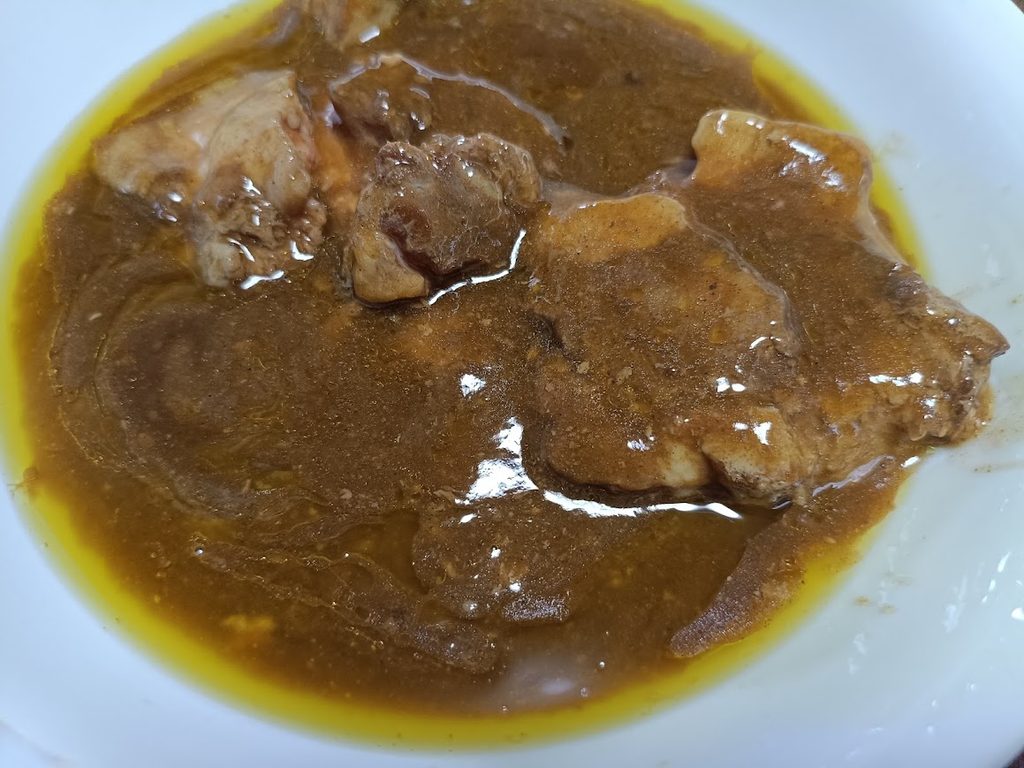 お皿に開けたやわらか角煮カレー