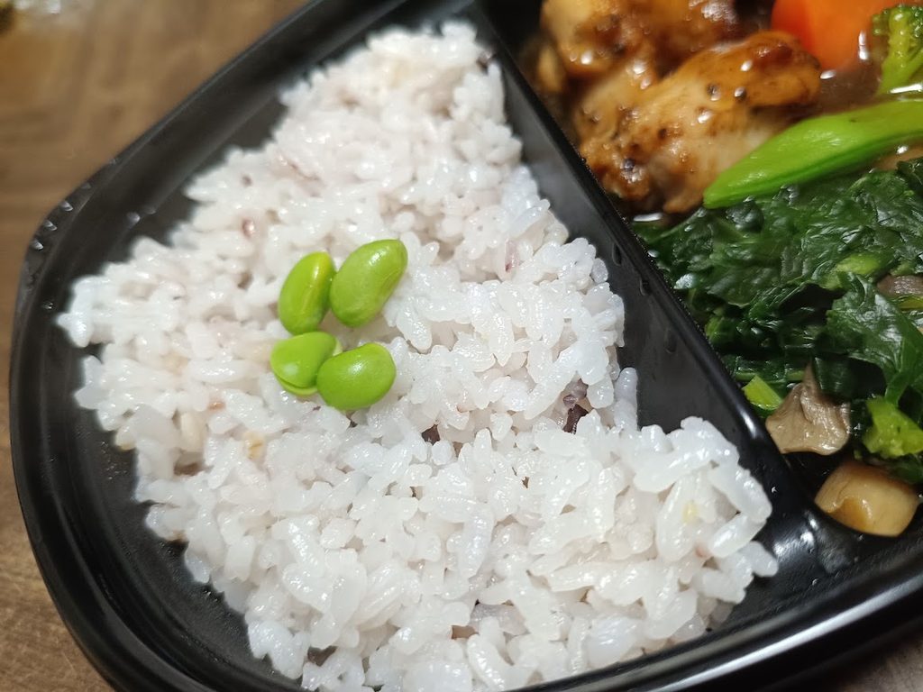 枝豆がのった五穀ごはん