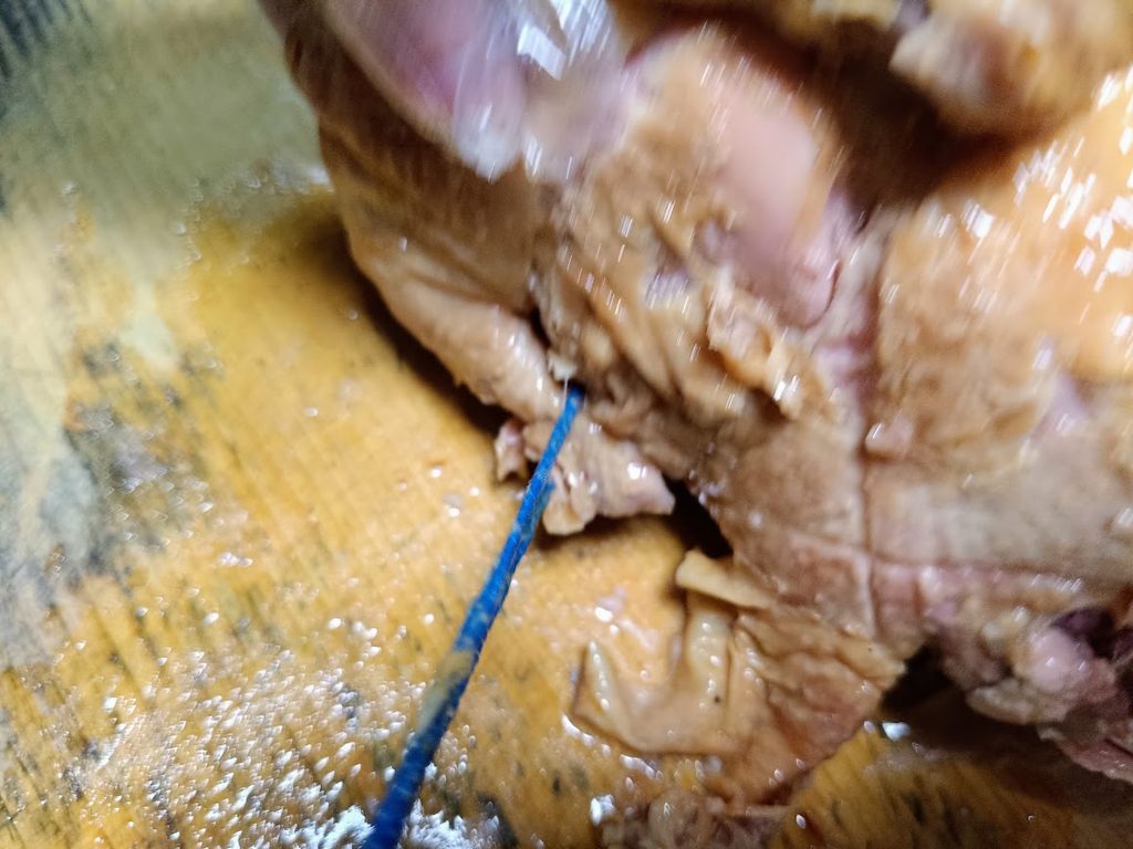 丸鶏の脚のゴムひも