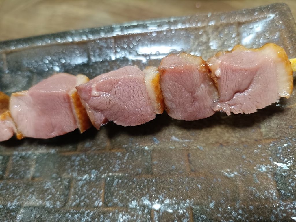 電子レンジで温めた合鴨ステーキ串