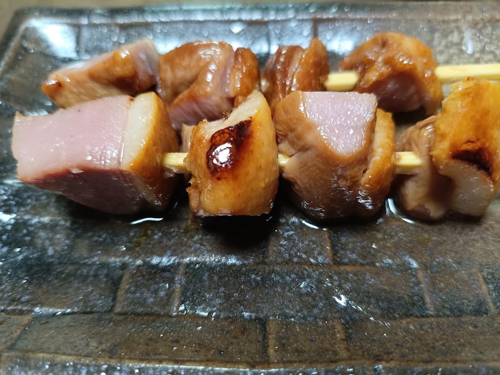 焼いた串と温めた串のアップ