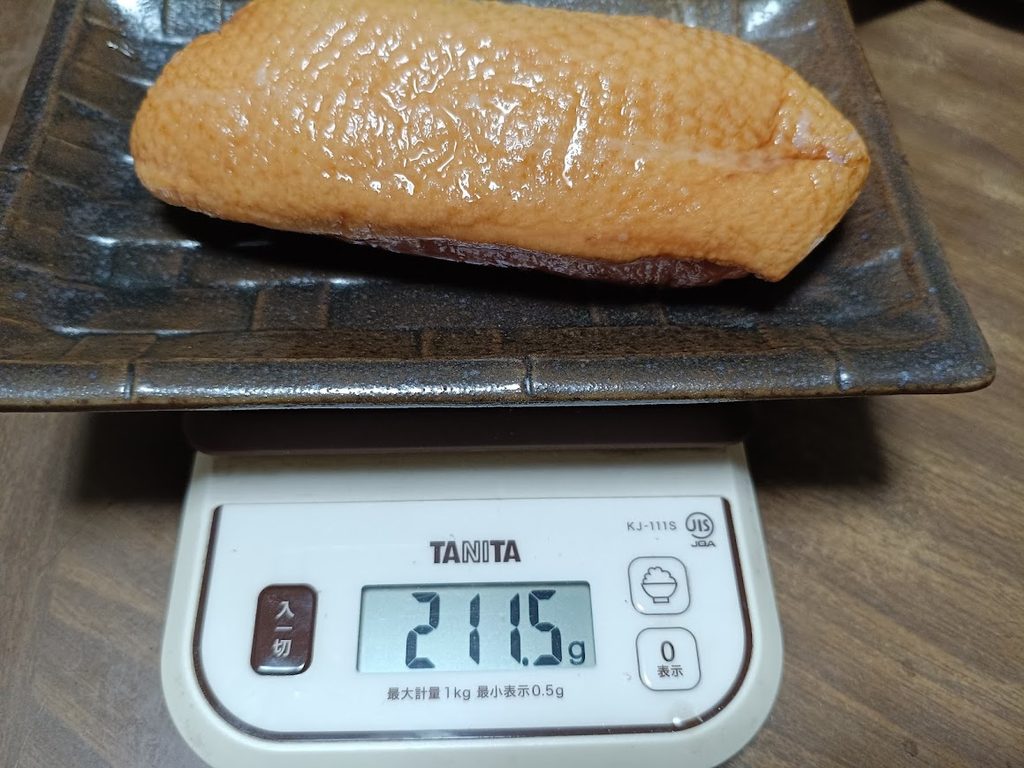 合鴨ロース1本を量ったスケール