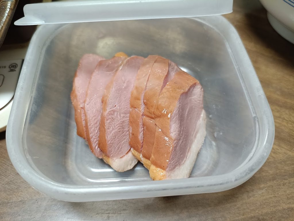 保存容器に入れた合鴨ロース