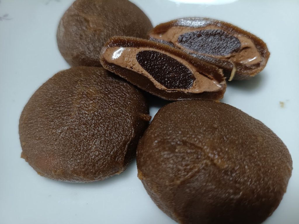 解凍した大福チョコ(割った断面)