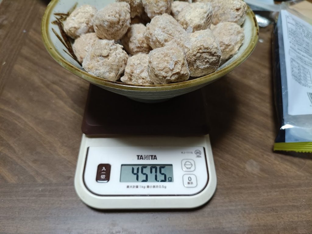 鶏だんご全部を量ったスケール