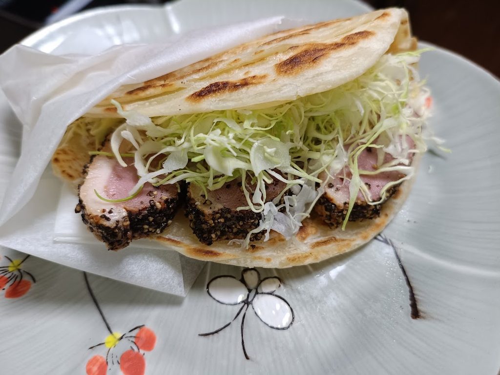 合鴨のパストラミとキャベツを挟んだマラバルパラタ